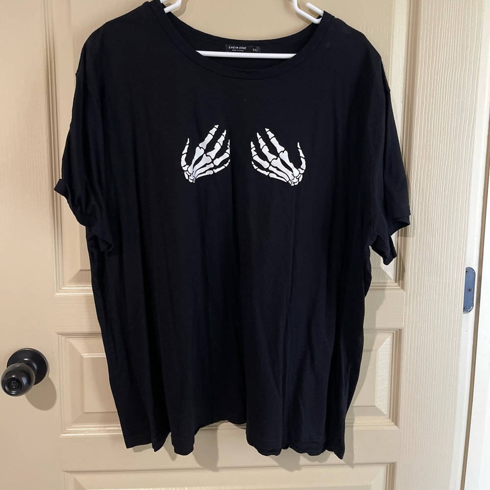 Shein skull hands t-shirt